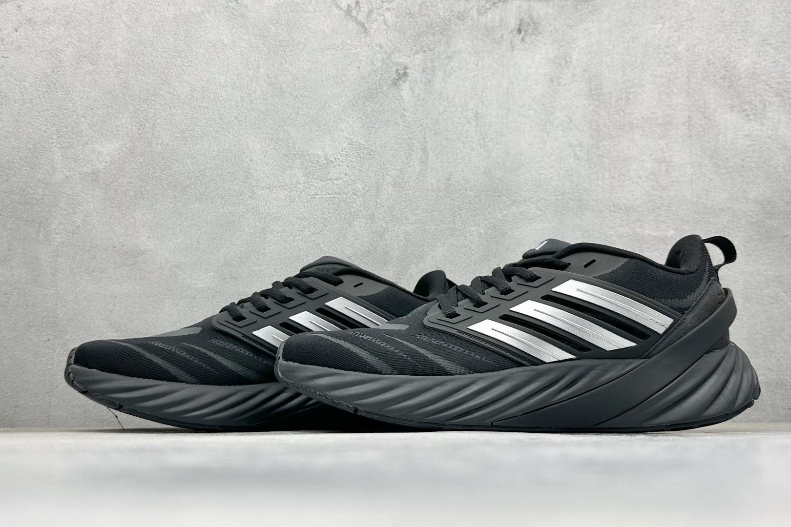Adidas ADIPURE GLIDE 减震防滑耐磨透气低帮跑步鞋 D25812