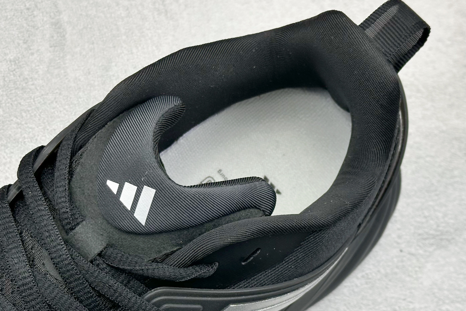 Adidas ADIPURE GLIDE 减震防滑耐磨透气低帮跑步鞋 D25812