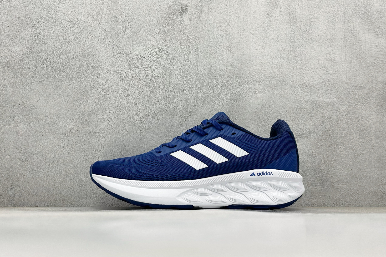 Adidas Fresh Foam 网面透气减震防滑耐磨低帮跑步鞋 B25215