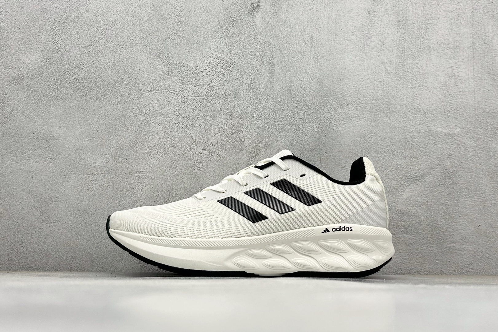 Adidas Fresh Foam 网面透气减震防滑耐磨低帮跑步鞋 B25215