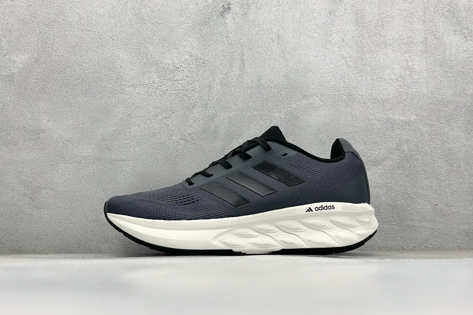 Adidas Fresh Foam 网面透气减震防滑耐磨低帮跑步鞋 B25215