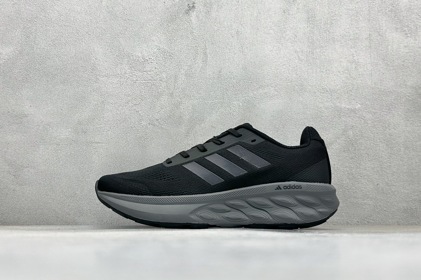 Adidas Fresh Foam 网面透气减震防滑耐磨低帮跑步鞋 B25215