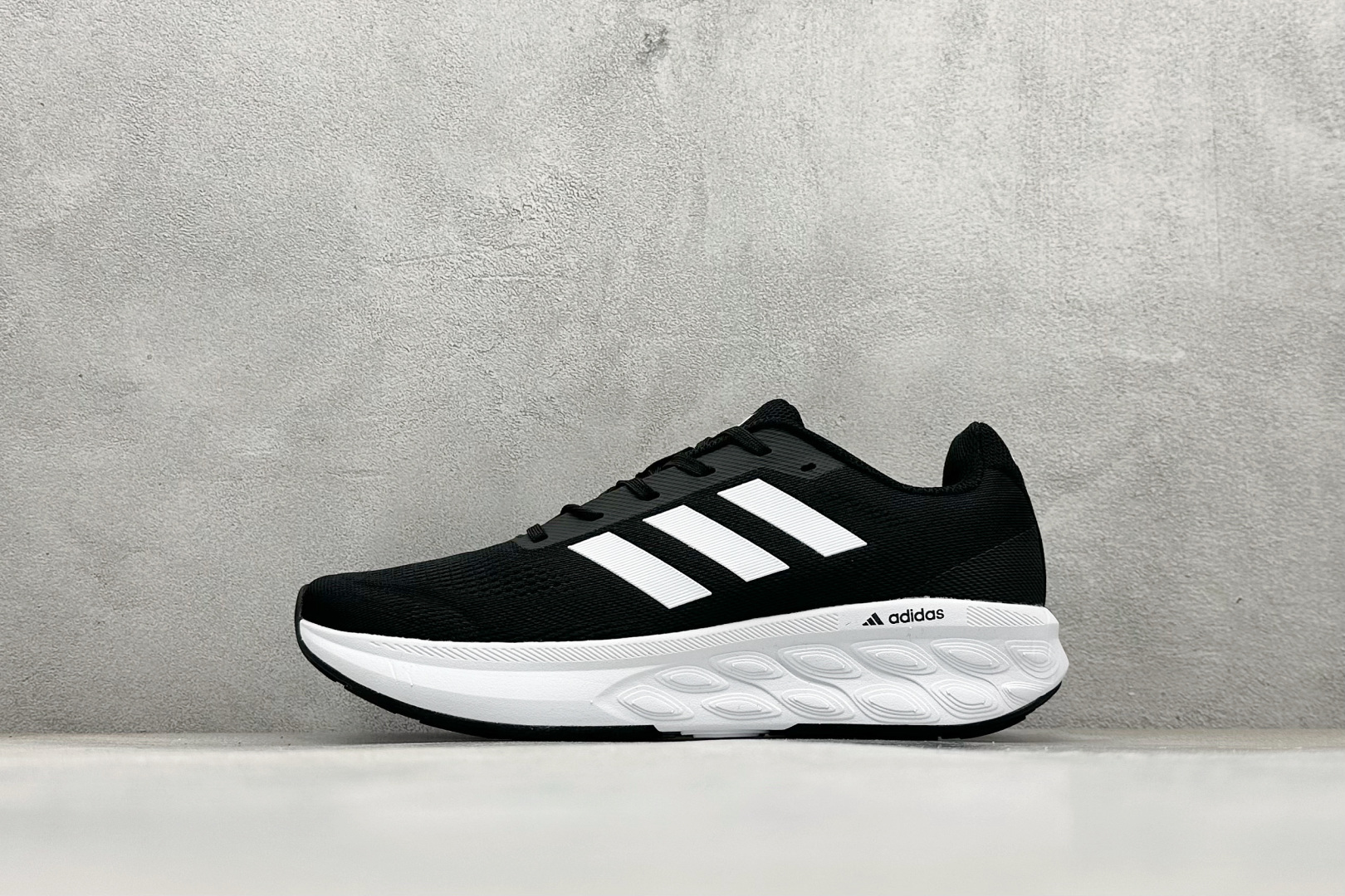 Adidas Fresh Foam 网面透气减震防滑耐磨低帮跑步鞋 B25215