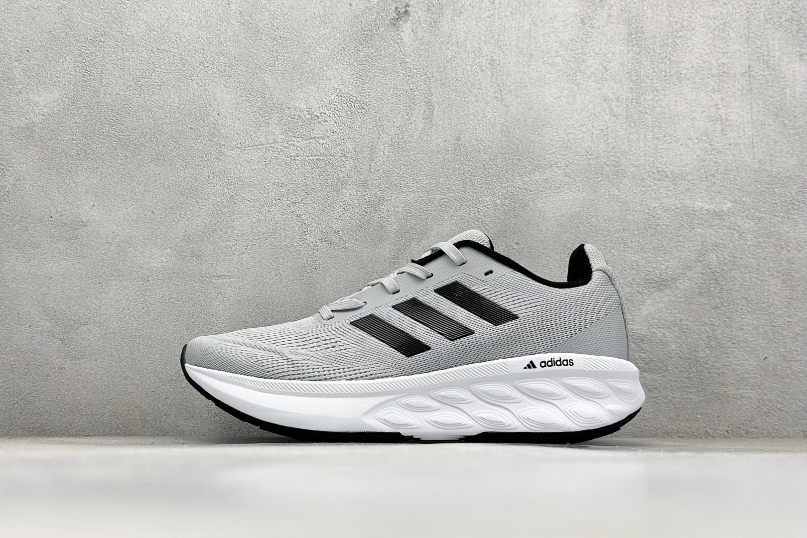 Adidas Fresh Foam 网面透气减震防滑耐磨低帮跑步鞋 B25215