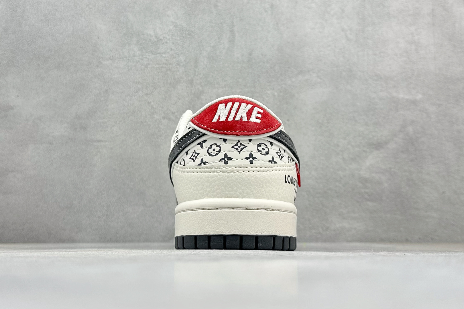 Nike SB Dunk Low x Louis Vuitton 白灰 HT5088-608