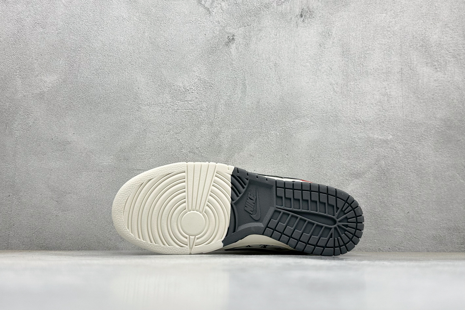 Nike SB Dunk Low x Louis Vuitton 白灰 HT5088-608