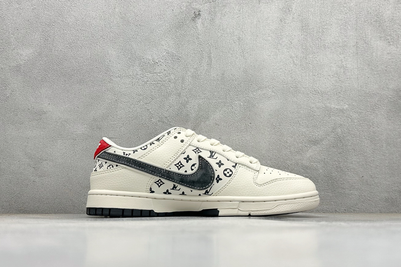 Nike SB Dunk Low x Louis Vuitton 白灰 HT5088-608