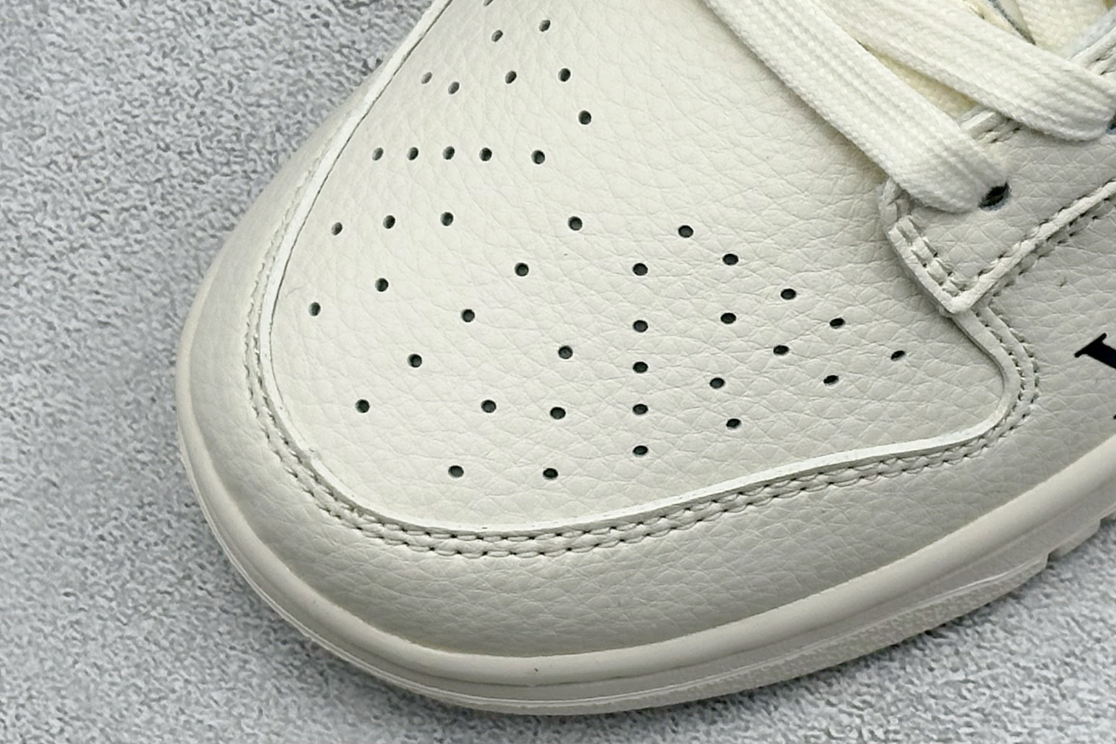 Nike SB Dunk Low x Louis Vuitton 白灰 HT5088-608