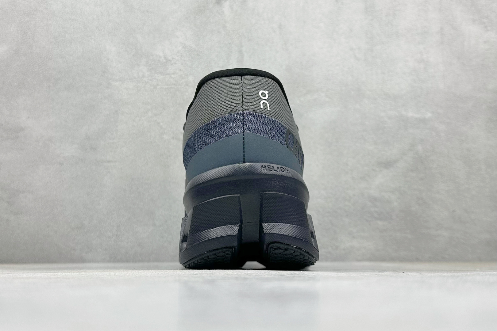 On昂跑Cloudmonster 2 小怪兽 舒适透气百搭 缓震防滑耐磨 休闲运动跑步鞋 3ME1012