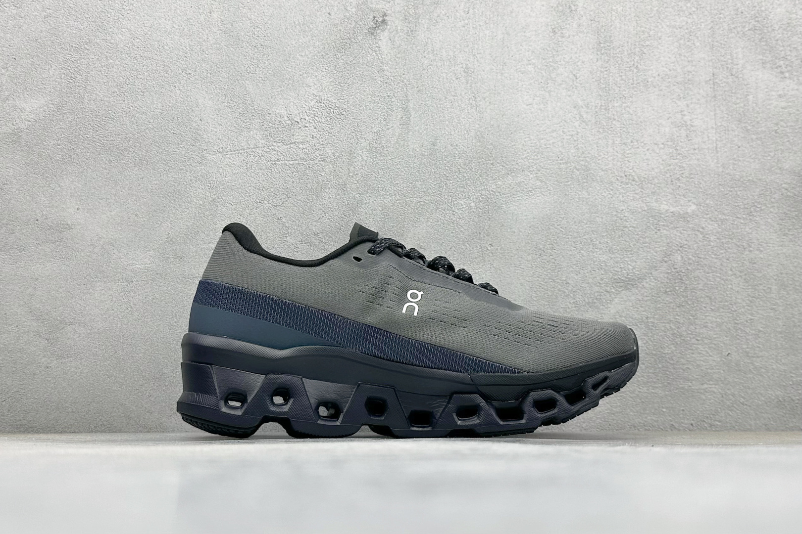 On昂跑Cloudmonster 2 小怪兽 舒适透气百搭 缓震防滑耐磨 休闲运动跑步鞋 3ME1012