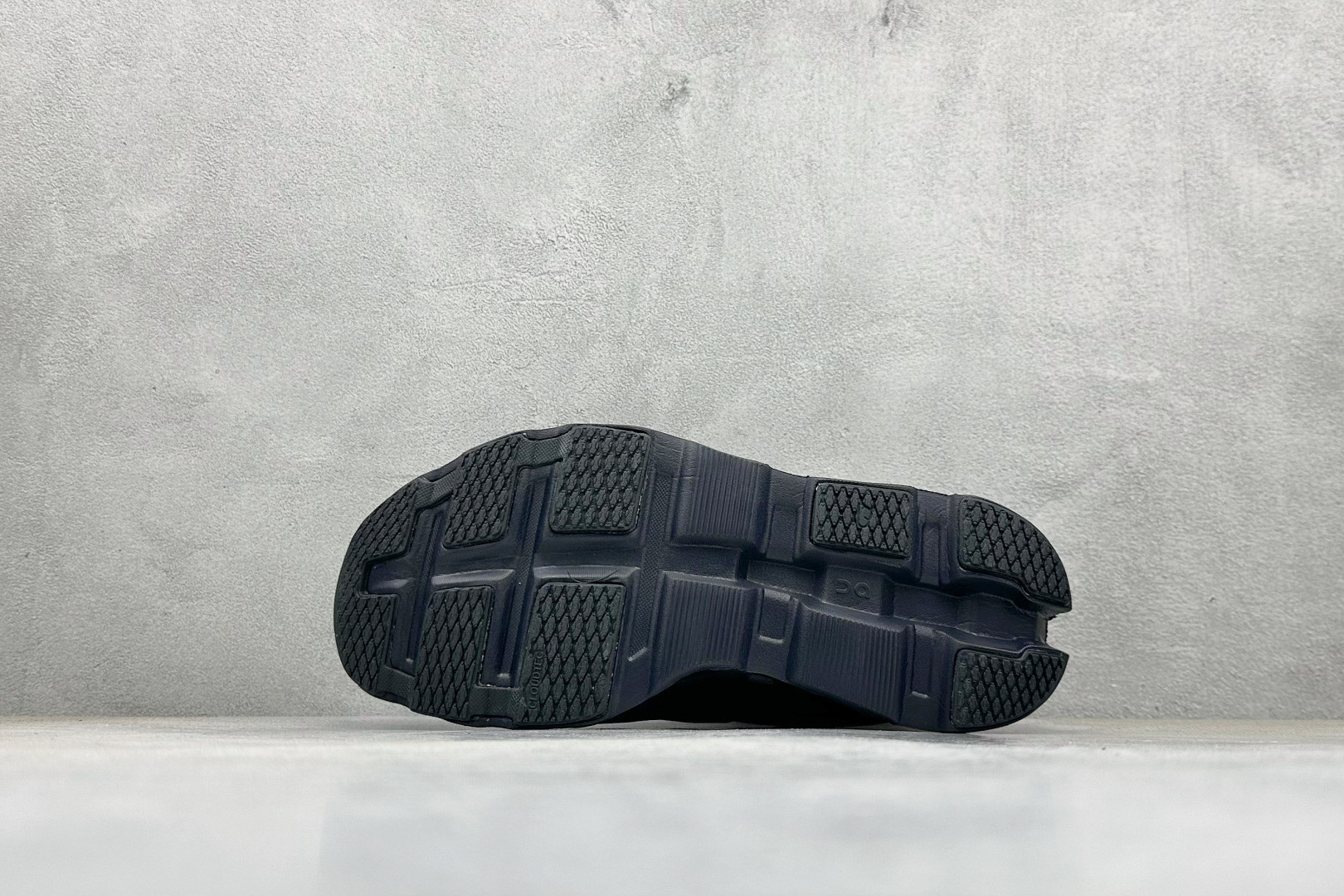 On昂跑Cloudmonster 2 小怪兽 舒适透气百搭 缓震防滑耐磨 休闲运动跑步鞋 3ME1012