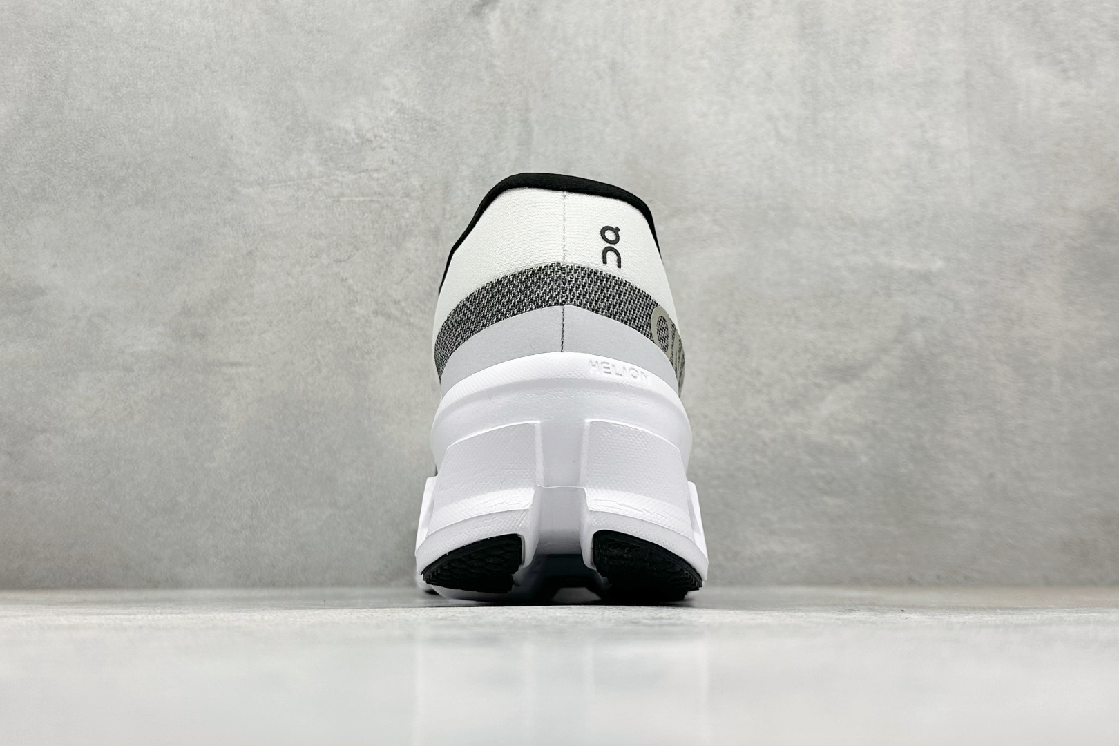 On昂跑Cloudmonster 2 小怪兽 舒适透气百搭 缓震防滑耐磨 休闲运动跑步鞋 3ME1012