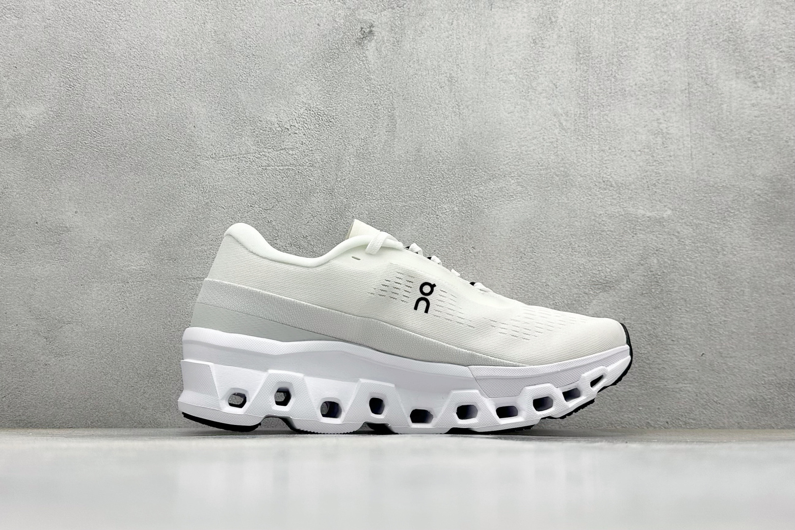 On昂跑Cloudmonster 2 小怪兽 舒适透气百搭 缓震防滑耐磨 休闲运动跑步鞋 3ME1023