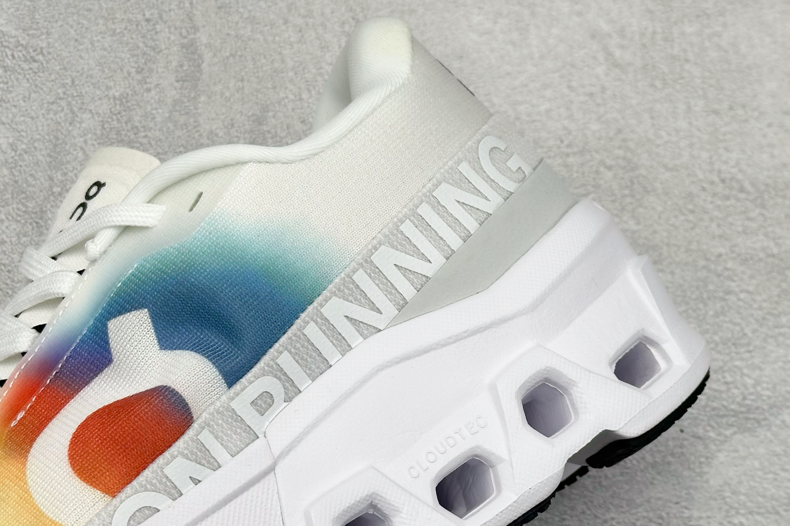 On昂跑Cloudmonster 2 小怪兽 舒适透气百搭 缓震防滑耐磨 休闲运动跑步鞋 3ME1023