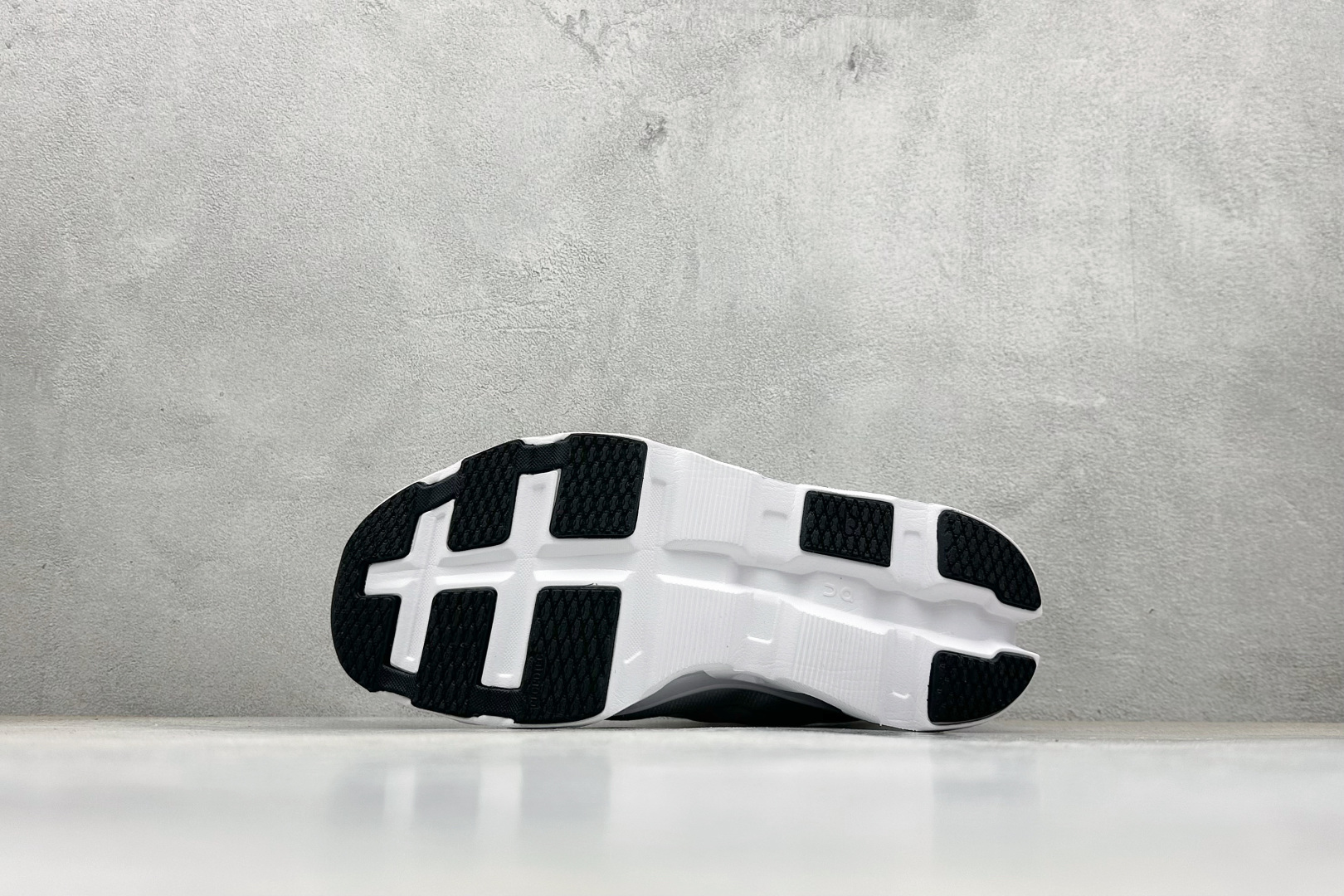 On昂跑Cloudmonster 2 小怪兽 舒适透气百搭 缓震防滑耐磨 休闲运动跑步鞋 3ME1023