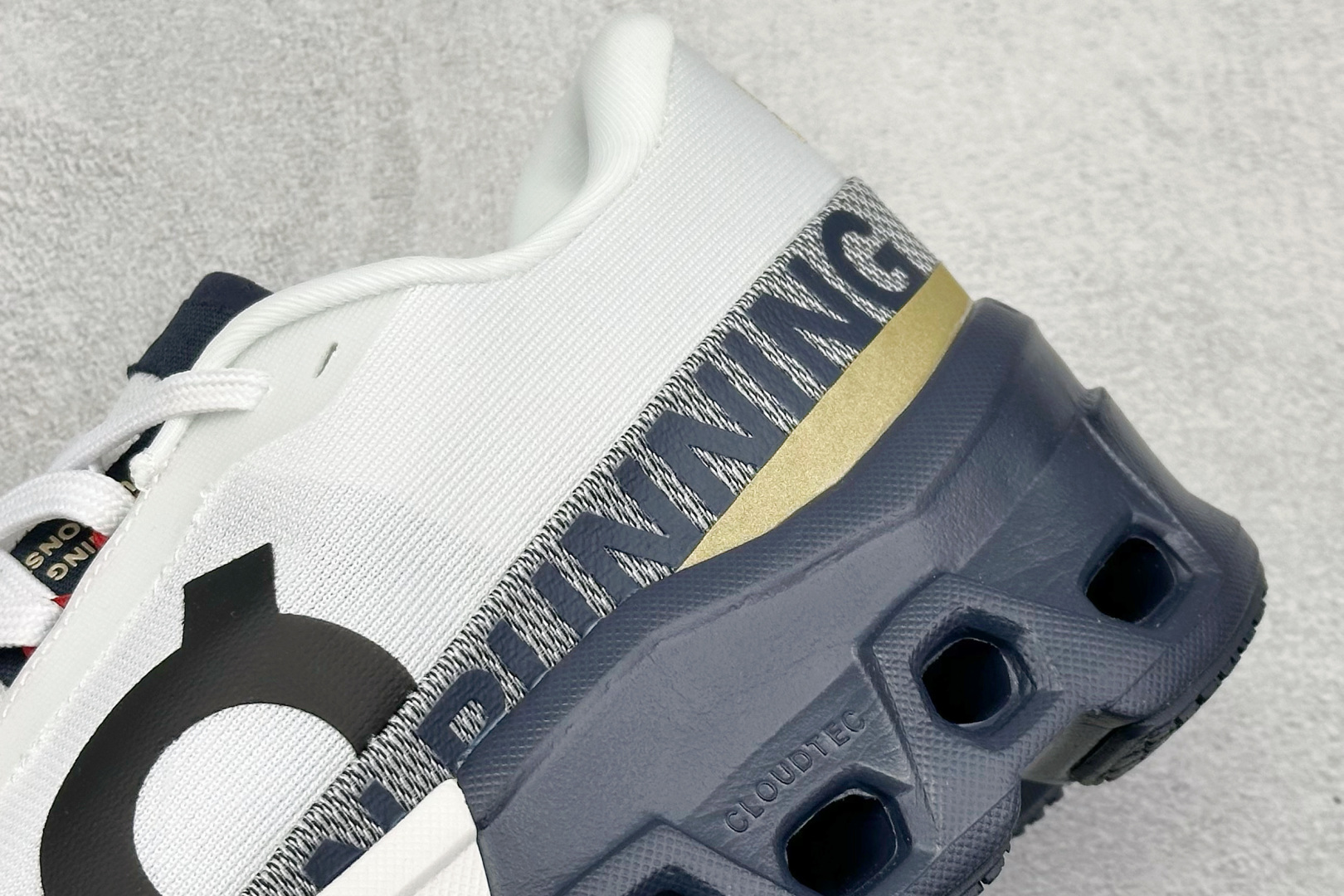 On昂跑Cloudmonster 2 小怪兽 舒适透气百搭 缓震防滑耐磨 休闲运动跑步鞋 3ME3056