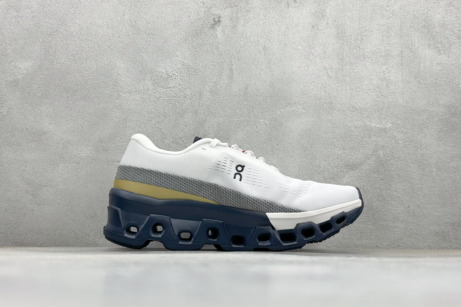 On昂跑Cloudmonster 2 小怪兽 舒适透气百搭 缓震防滑耐磨 休闲运动跑步鞋 3ME3056