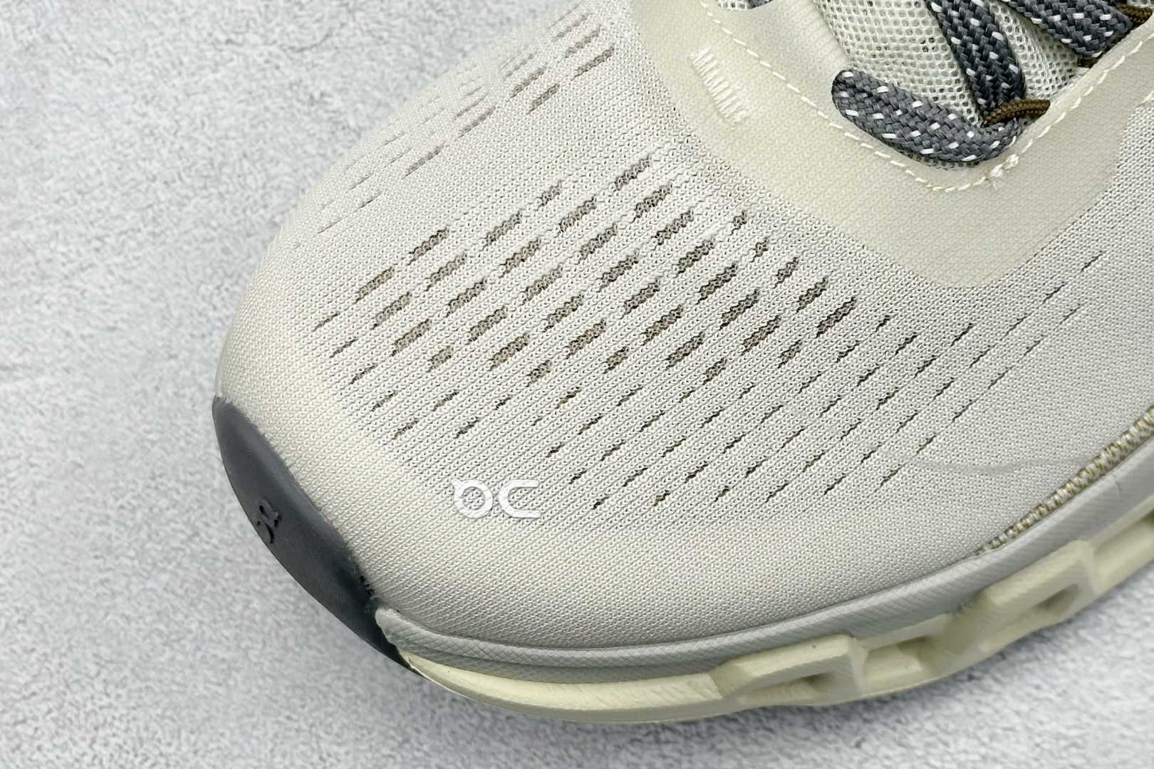 On昂跑Cloudmonster 2 小怪兽 舒适透气百搭 缓震防滑耐磨 休闲运动跑步鞋 3ME101