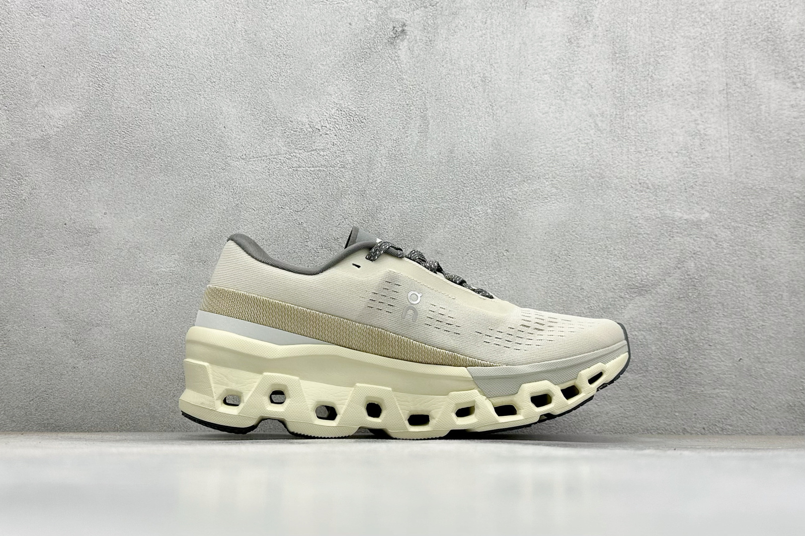 On昂跑Cloudmonster 2 小怪兽 舒适透气百搭 缓震防滑耐磨 休闲运动跑步鞋 3ME101