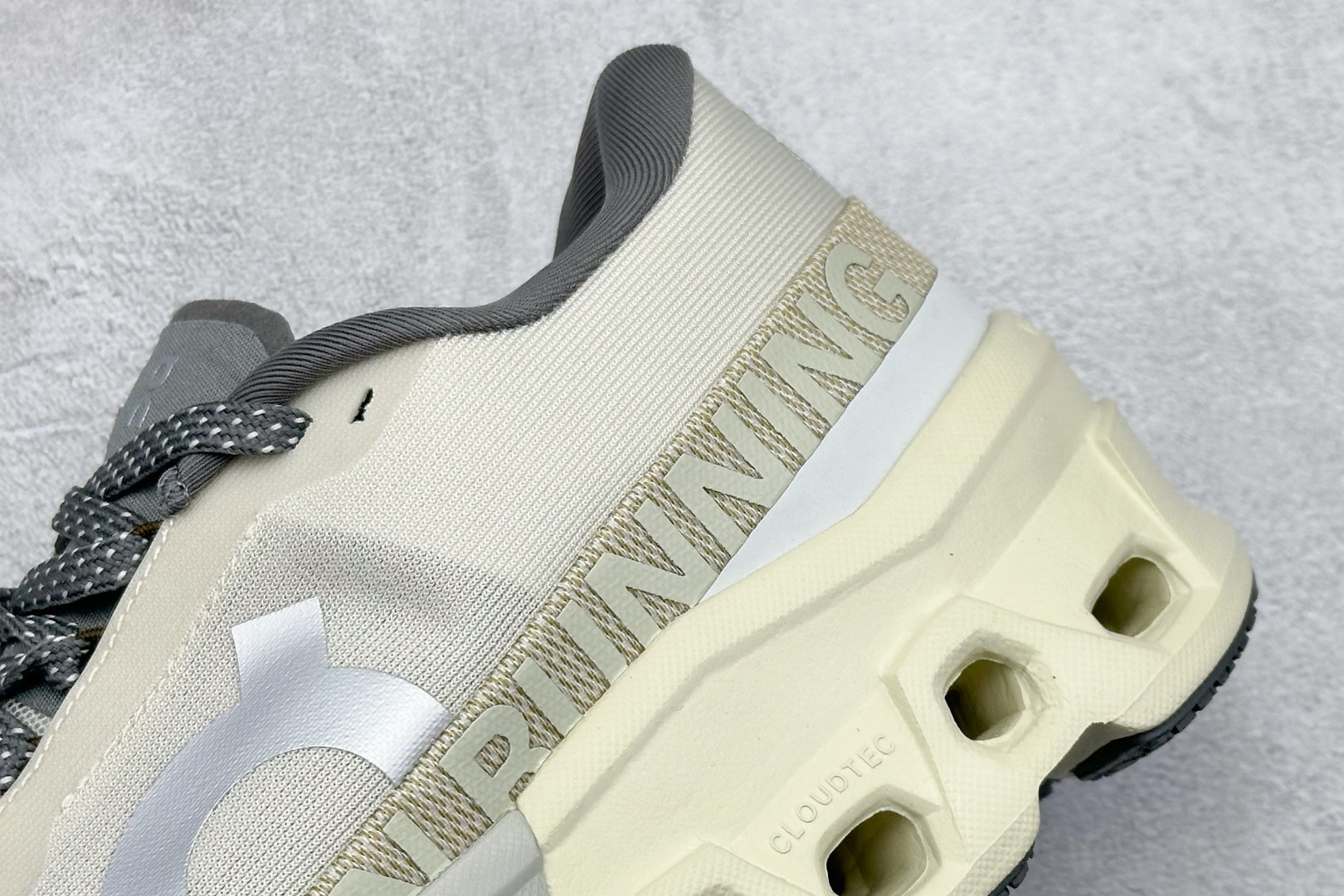 On昂跑Cloudmonster 2 小怪兽 舒适透气百搭 缓震防滑耐磨 休闲运动跑步鞋 3ME101