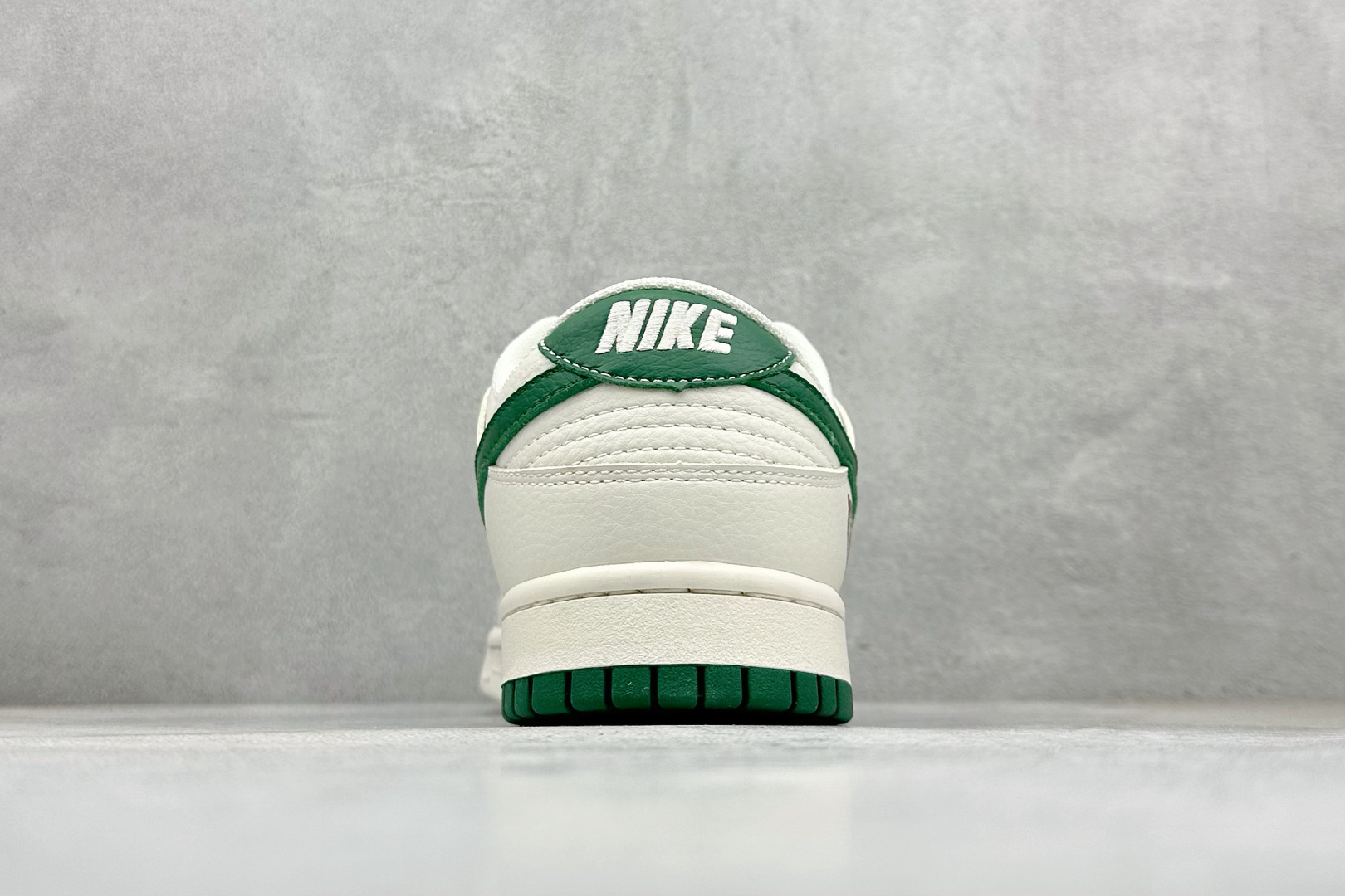 XC版Nike SB Dunk Low NBA联名 凯尔特人 周年高端定制 低帮休闲板鞋 CS1688-106-莆田鞋,莆田鞋货源,高仿鞋,高仿鞋货源,安福档口,莆田高仿鞋,莆田鞋批发,高仿鞋批发,莆田高仿运动鞋,高仿运动鞋,莆田运动鞋 XC版Nike SB Dunk Low NBA联名 凯尔特人 周年高端定制 低帮休闲板鞋 CS1688-106