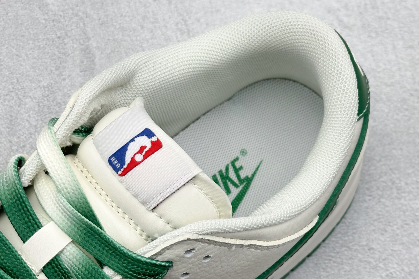 XC版Nike SB Dunk Low NBA联名 凯尔特人 周年高端定制 低帮休闲板鞋 CS1688-106-莆田鞋,莆田鞋货源,高仿鞋,高仿鞋货源,安福档口,莆田高仿鞋,莆田鞋批发,高仿鞋批发,莆田高仿运动鞋,高仿运动鞋,莆田运动鞋 XC版Nike SB Dunk Low NBA联名 凯尔特人 周年高端定制 低帮休闲板鞋 CS1688-106