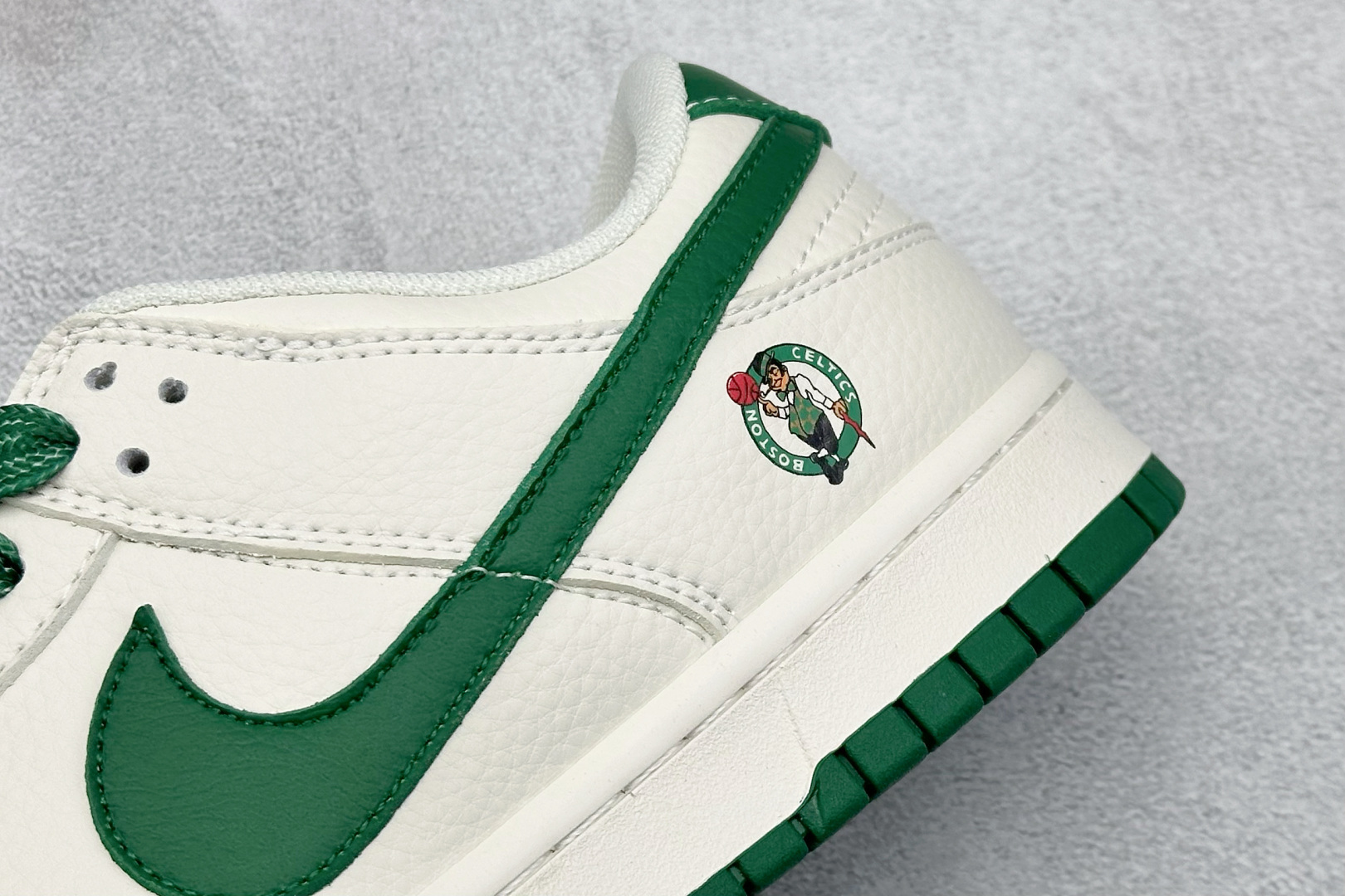 XC版Nike SB Dunk Low NBA联名 凯尔特人 周年高端定制 低帮休闲板鞋 CS1688-106-莆田鞋,莆田鞋货源,高仿鞋,高仿鞋货源,安福档口,莆田高仿鞋,莆田鞋批发,高仿鞋批发,莆田高仿运动鞋,高仿运动鞋,莆田运动鞋 XC版Nike SB Dunk Low NBA联名 凯尔特人 周年高端定制 低帮休闲板鞋 CS1688-106