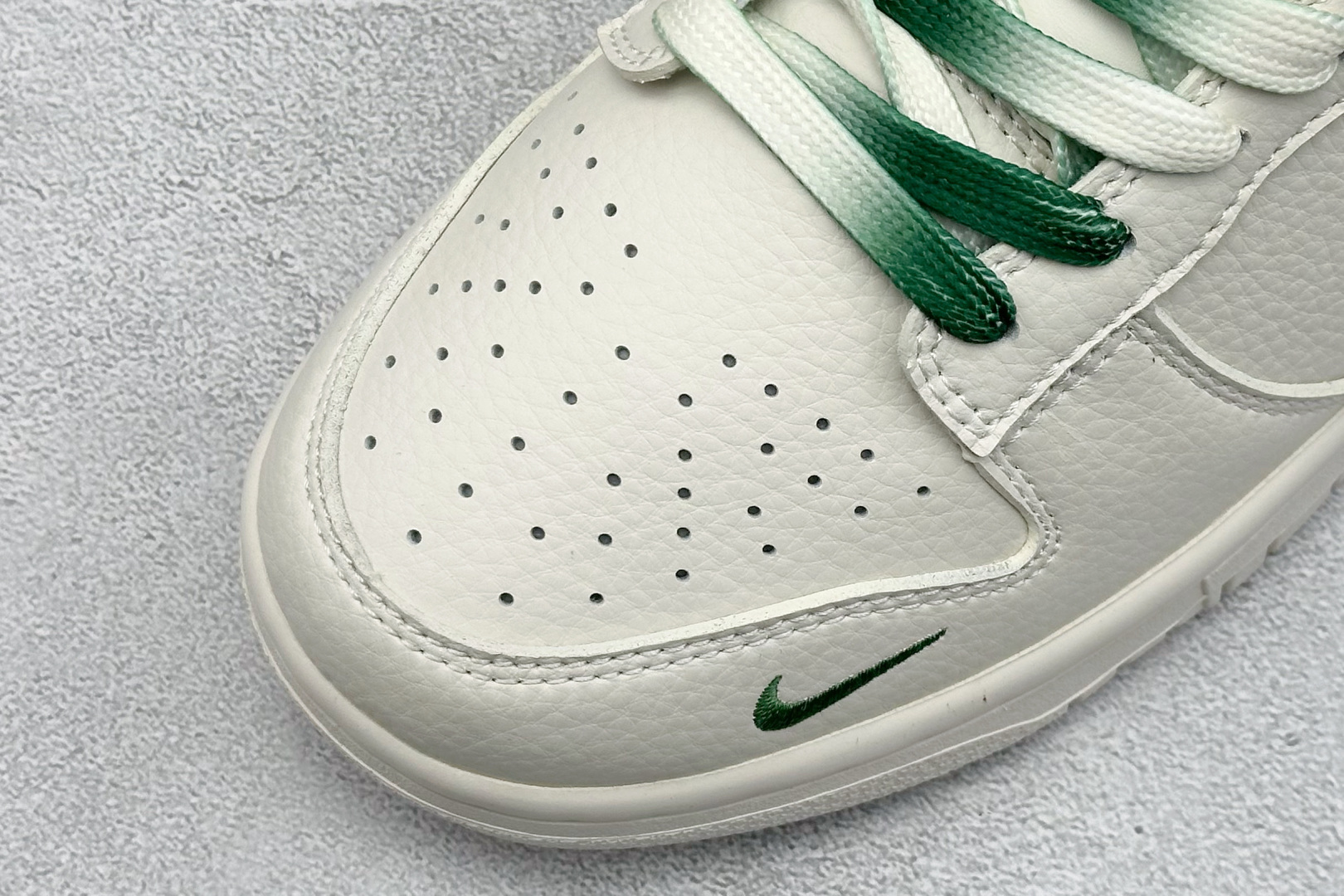 XC版Nike SB Dunk Low NBA联名 凯尔特人 周年高端定制 低帮休闲板鞋 CS1688-106-莆田鞋,莆田鞋货源,高仿鞋,高仿鞋货源,安福档口,莆田高仿鞋,莆田鞋批发,高仿鞋批发,莆田高仿运动鞋,高仿运动鞋,莆田运动鞋 XC版Nike SB Dunk Low NBA联名 凯尔特人 周年高端定制 低帮休闲板鞋 CS1688-106