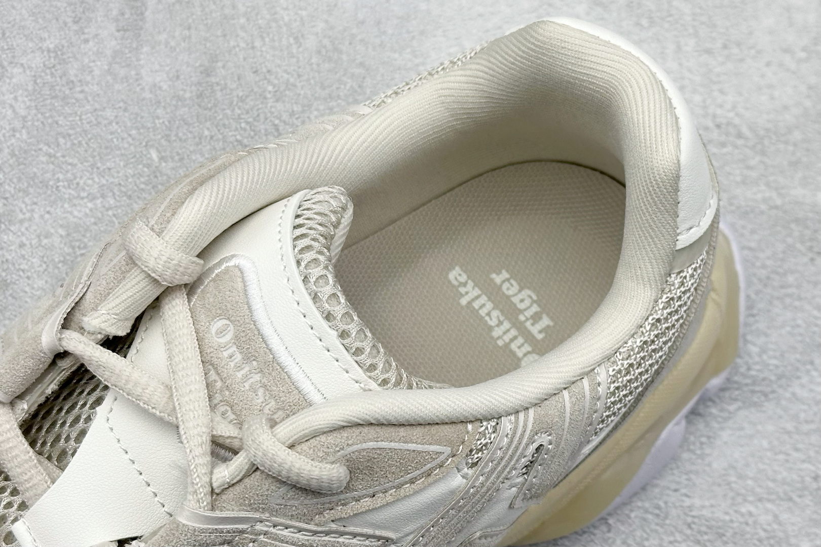 GS版Onitsuka Tiger鬼塚虎 TIGRUN 时尚百搭 耐磨 低帮 生活休闲鞋 1183C478-100