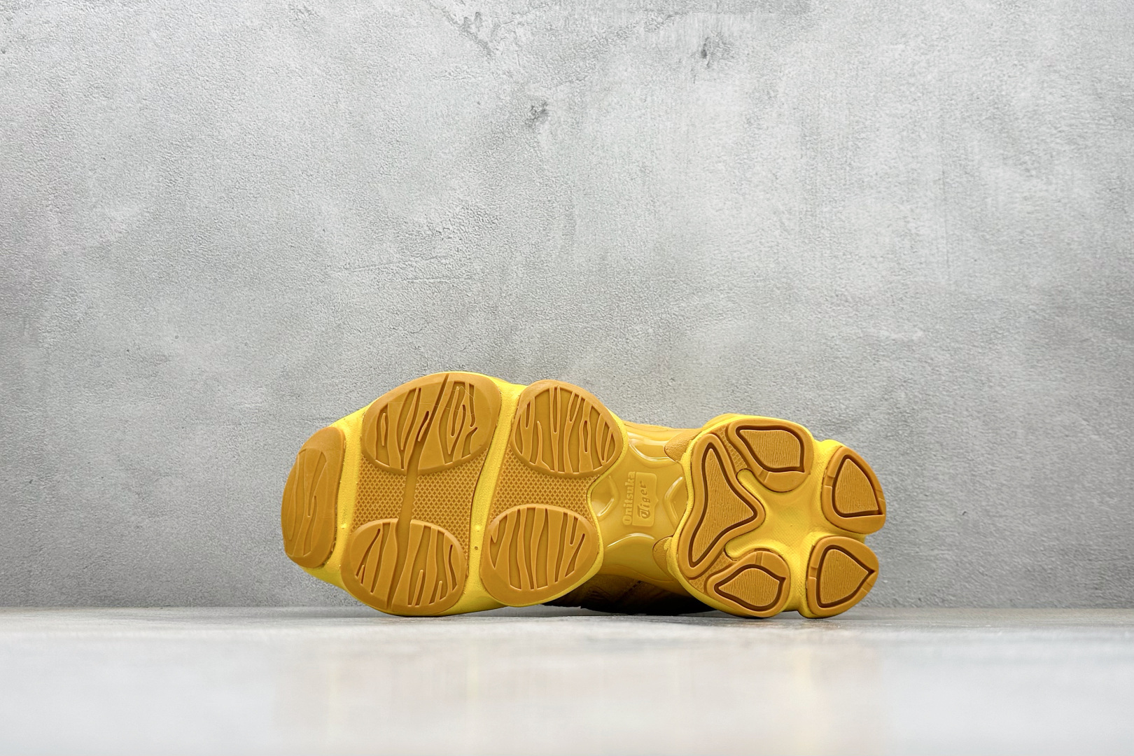 GS版Onitsuka Tiger鬼塚虎 TIGRUN 时尚百搭 耐磨 低帮 生活休闲鞋 1183C478-750