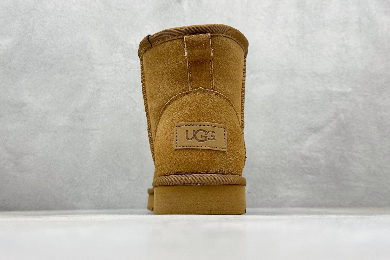 UGG CLASSIC MINI 官方经典款 羊皮毛一体高品质 1016222-莆田鞋,莆田鞋货源,高仿鞋,高仿鞋货源,安福档口,莆田高仿鞋,莆田鞋批发,高仿鞋批发,莆田高仿运动鞋,高仿运动鞋,莆田运动鞋 UGG CLASSIC MINI 官方经典款 羊皮毛一体高品质 1016222