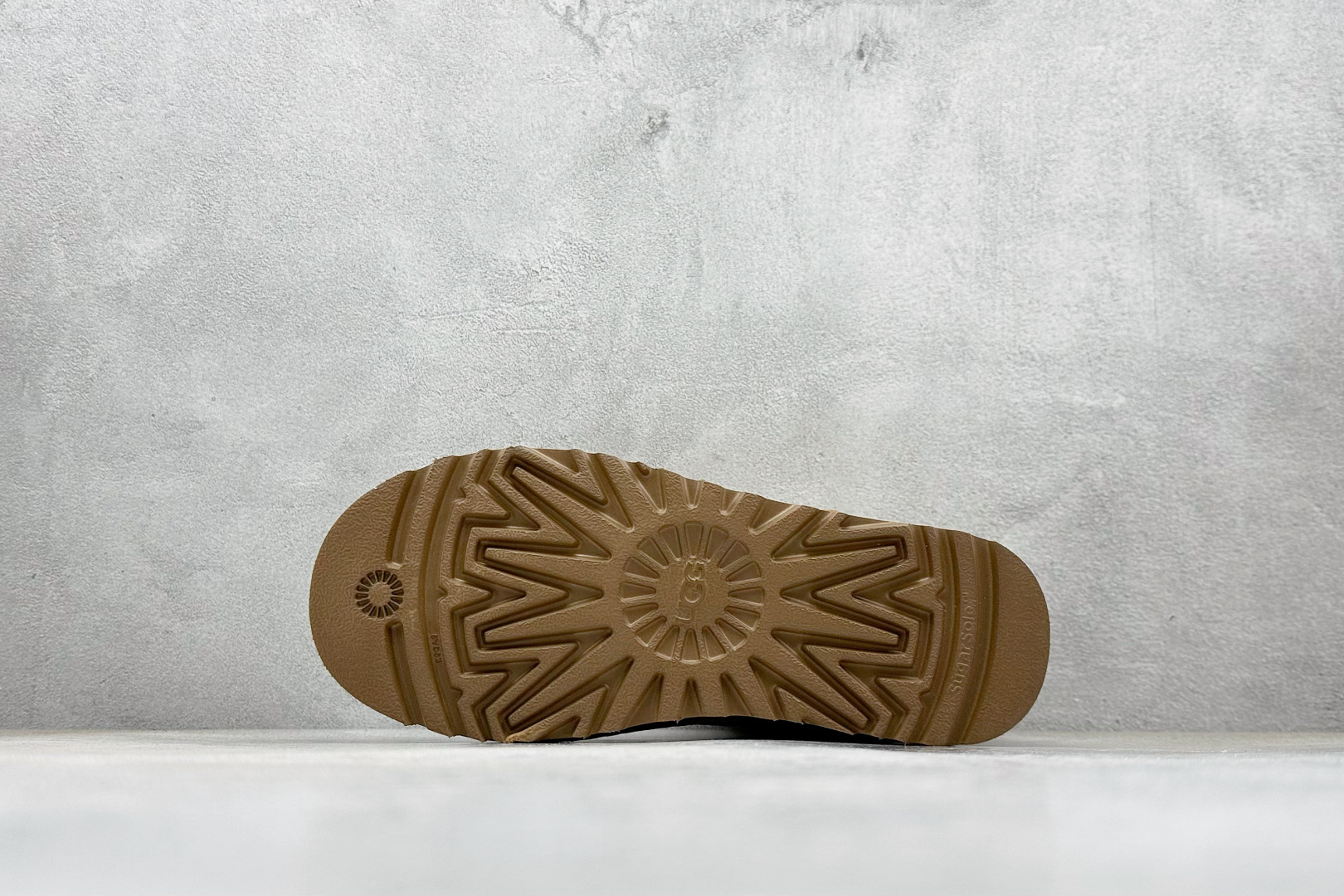 UGG CLASSIC MINI 官方经典款 羊皮毛一体高品质 1016222-莆田鞋,莆田鞋货源,高仿鞋,高仿鞋货源,安福档口,莆田高仿鞋,莆田鞋批发,高仿鞋批发,莆田高仿运动鞋,高仿运动鞋,莆田运动鞋 UGG CLASSIC MINI 官方经典款 羊皮毛一体高品质 1016222