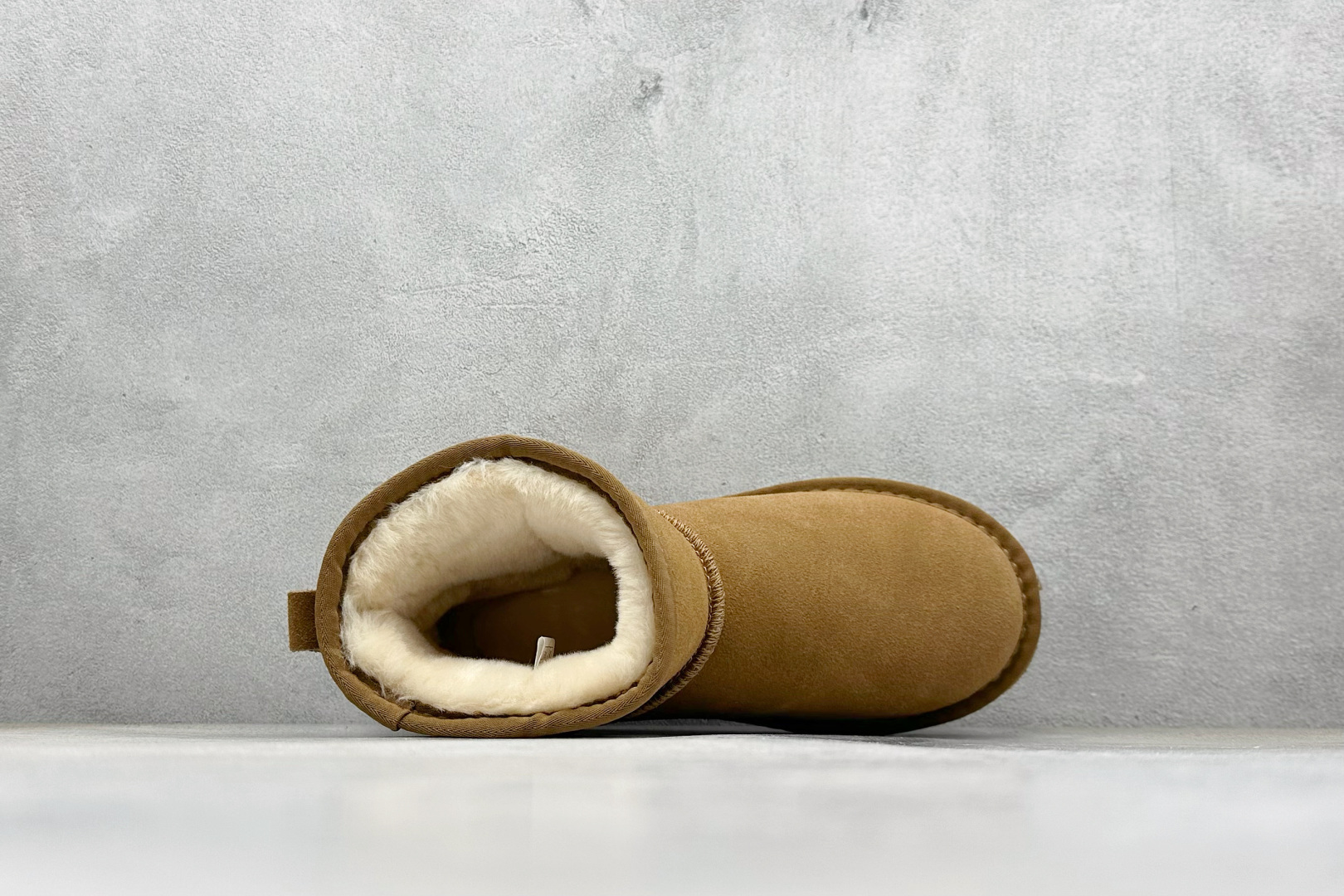 UGG CLASSIC MINI 官方经典款 羊皮毛一体高品质 1016222-莆田鞋,莆田鞋货源,高仿鞋,高仿鞋货源,安福档口,莆田高仿鞋,莆田鞋批发,高仿鞋批发,莆田高仿运动鞋,高仿运动鞋,莆田运动鞋 UGG CLASSIC MINI 官方经典款 羊皮毛一体高品质 1016222