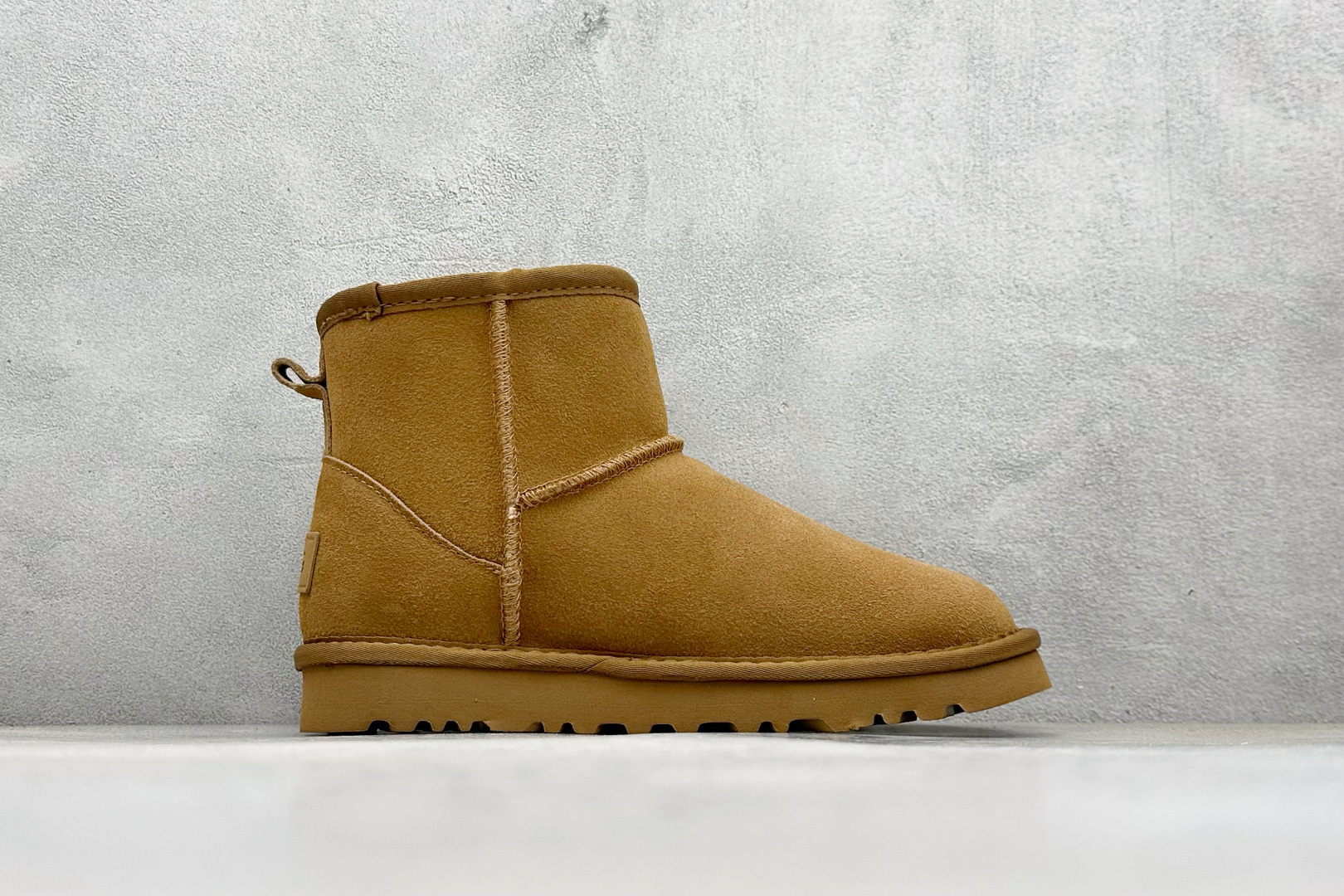 UGG CLASSIC MINI 官方经典款 羊皮毛一体高品质 1016222-莆田鞋,莆田鞋货源,高仿鞋,高仿鞋货源,安福档口,莆田高仿鞋,莆田鞋批发,高仿鞋批发,莆田高仿运动鞋,高仿运动鞋,莆田运动鞋 UGG CLASSIC MINI 官方经典款 羊皮毛一体高品质 1016222