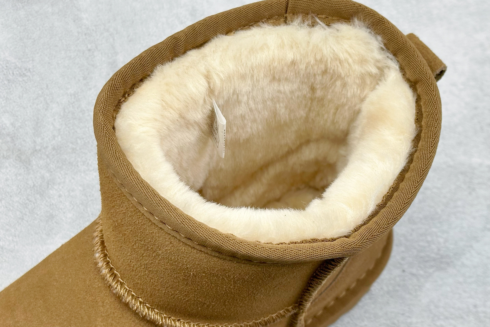 UGG CLASSIC MINI 官方经典款 羊皮毛一体高品质 1016222-莆田鞋,莆田鞋货源,高仿鞋,高仿鞋货源,安福档口,莆田高仿鞋,莆田鞋批发,高仿鞋批发,莆田高仿运动鞋,高仿运动鞋,莆田运动鞋 UGG CLASSIC MINI 官方经典款 羊皮毛一体高品质 1016222