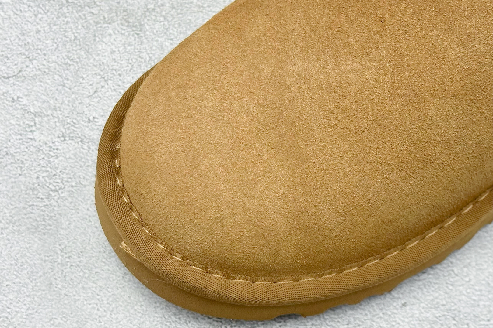 UGG CLASSIC MINI 官方经典款 羊皮毛一体高品质 1016222-莆田鞋,莆田鞋货源,高仿鞋,高仿鞋货源,安福档口,莆田高仿鞋,莆田鞋批发,高仿鞋批发,莆田高仿运动鞋,高仿运动鞋,莆田运动鞋 UGG CLASSIC MINI 官方经典款 羊皮毛一体高品质 1016222