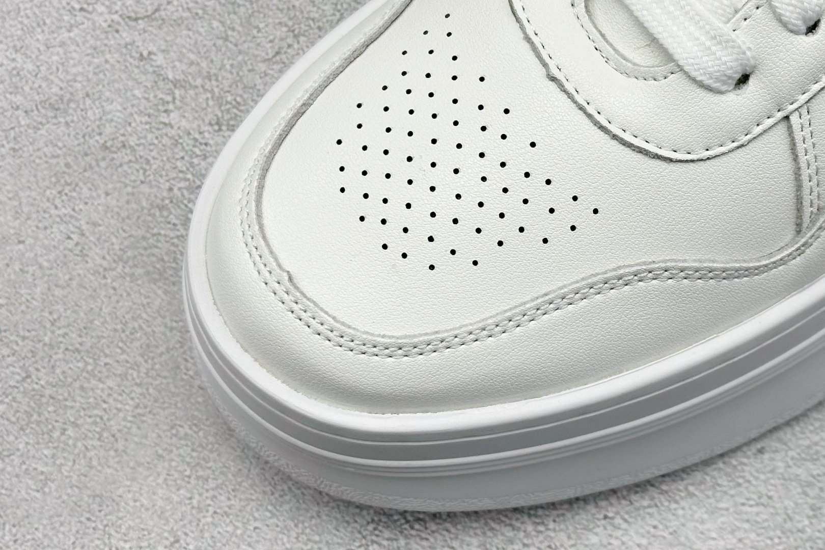 CELINE赛琳 Trainer 皮革 系带 低帮 时尚板鞋 女款 白色 G46608Y5