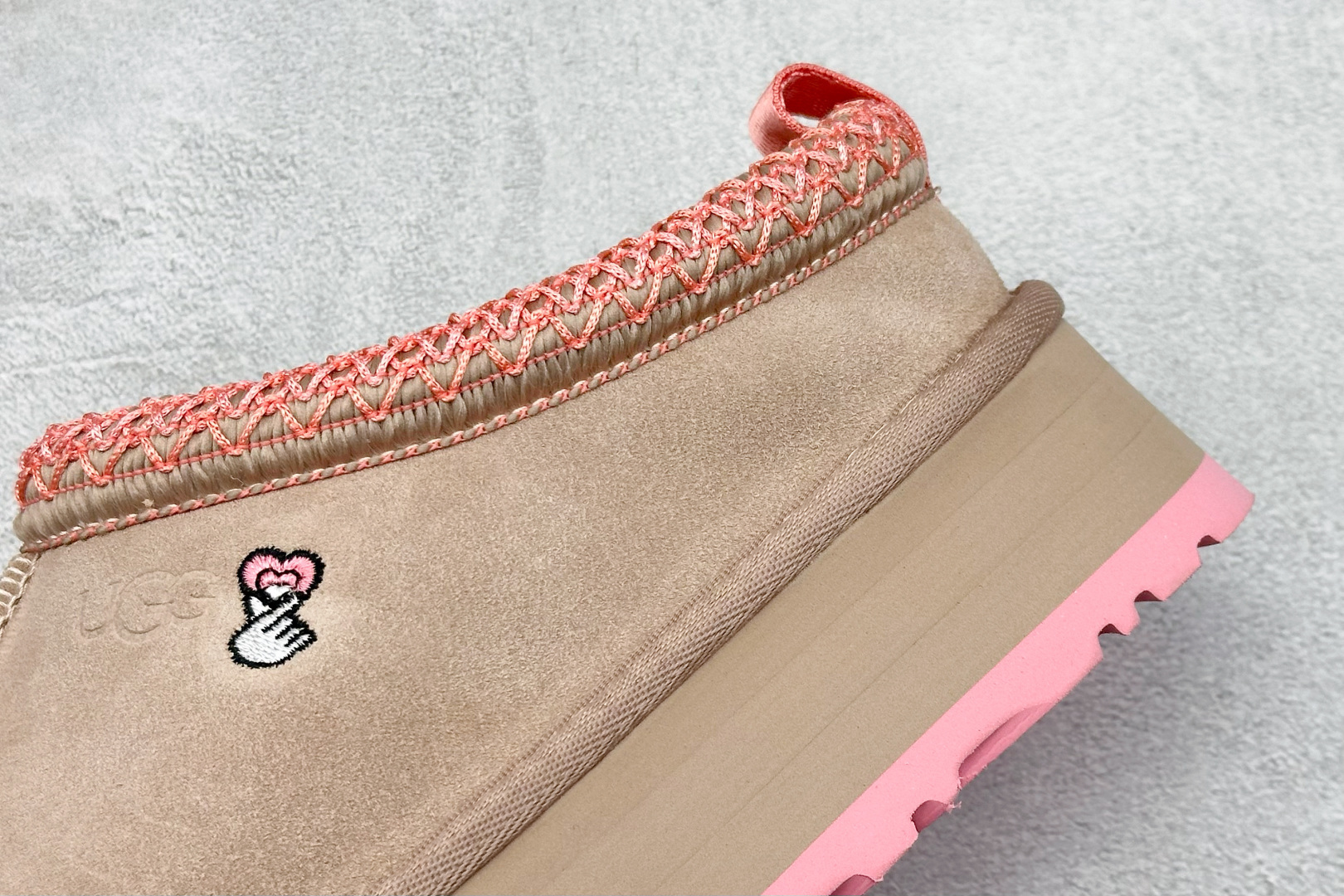 UGGTazz 民族风厚底 1172130-莆田鞋,莆田鞋货源,高仿鞋,高仿鞋货源,安福档口,莆田高仿鞋,莆田鞋批发,高仿鞋批发,莆田高仿运动鞋,高仿运动鞋,莆田运动鞋 UGGTazz 民族风厚底 1172130