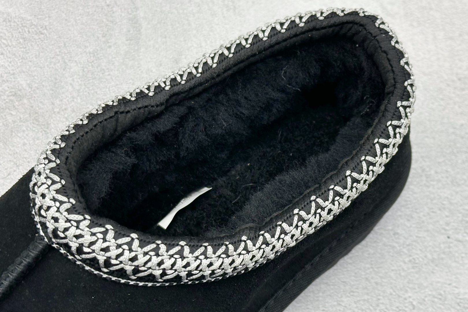 UGGTazz 民族风薄底 小红书爆款 广州外贸大厂生产鞋头到鞋垫真羊皮毛-莆田鞋,莆田鞋货源,高仿鞋,高仿鞋货源,安福档口,莆田高仿鞋,莆田鞋批发,高仿鞋批发,莆田高仿运动鞋,高仿运动鞋,莆田运动鞋 UGGTazz 民族风薄底 小红书爆款 广州外贸大厂生产鞋头到鞋垫真羊皮毛