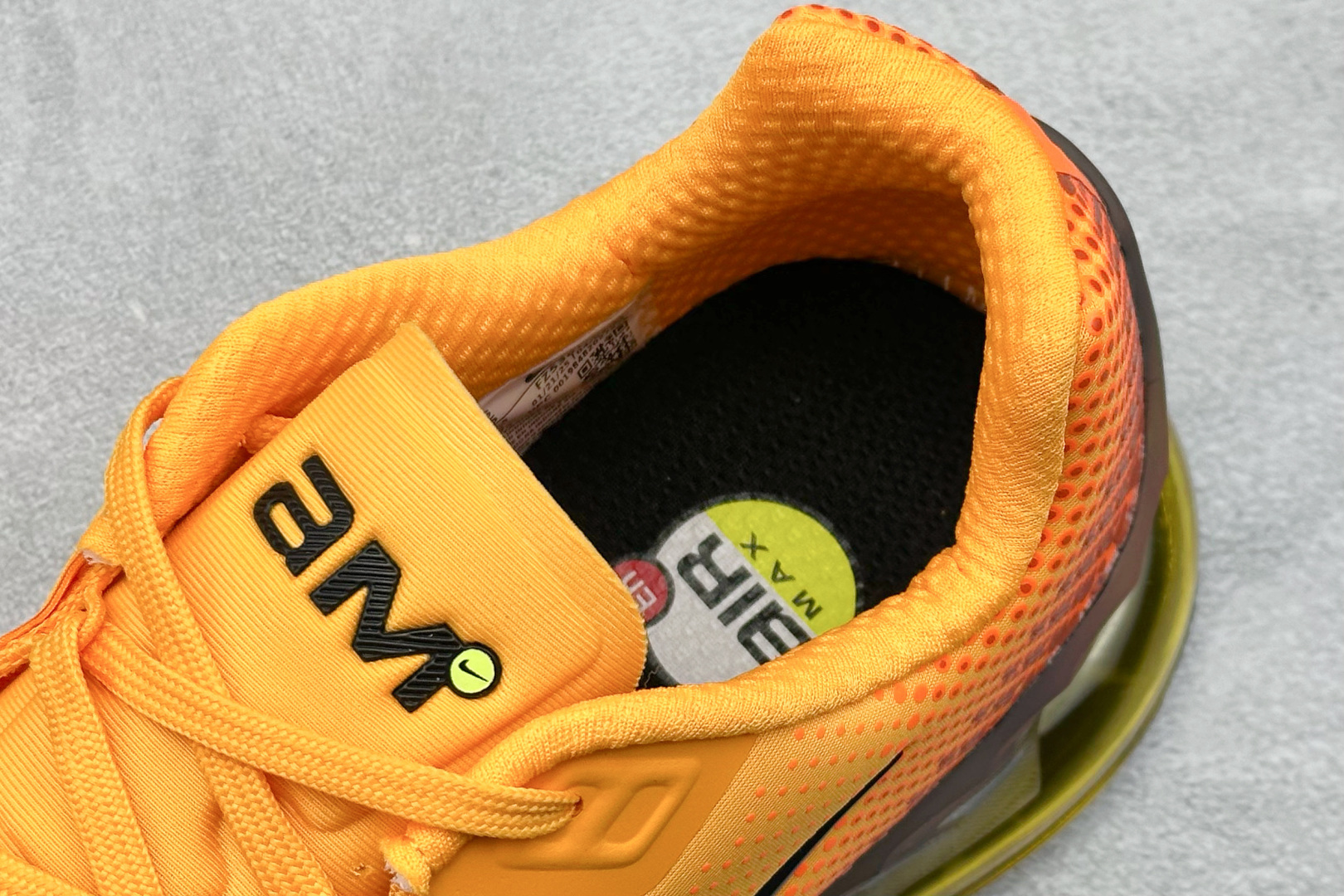 Nike Air Max Phoenix 复古子弹气垫运动跑步鞋 FZ5307-700