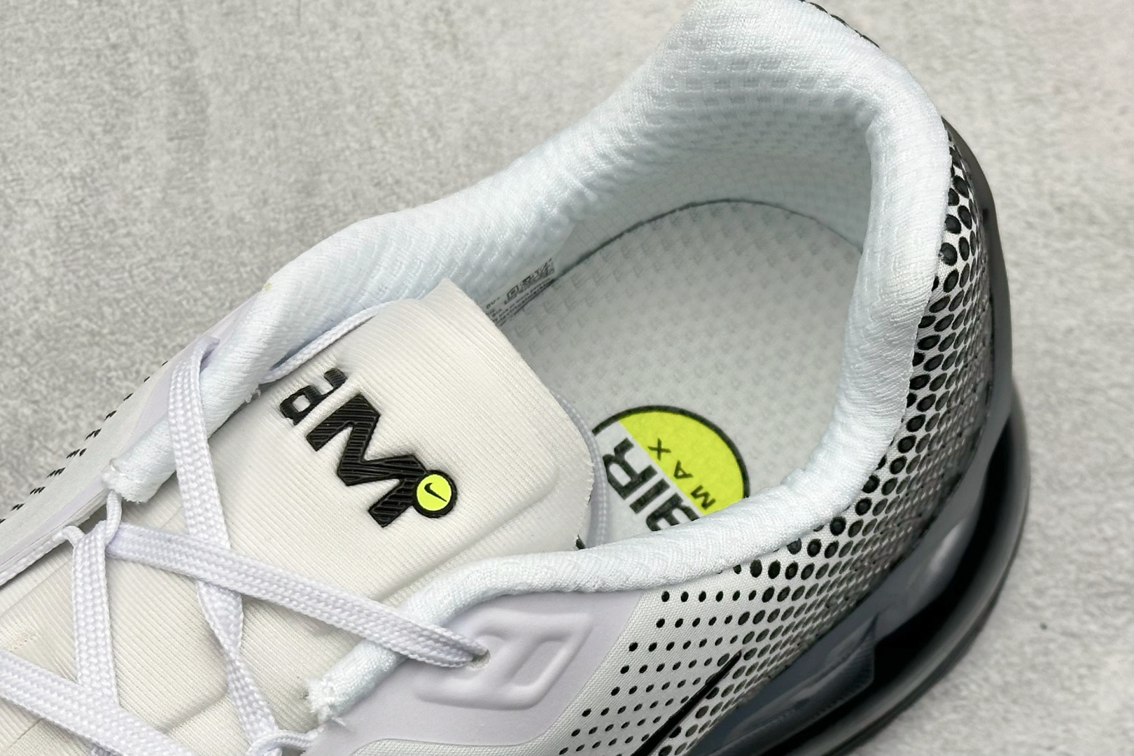 Nike Air Max Phoenix 复古子弹气垫运动跑步鞋 FZ5307-103