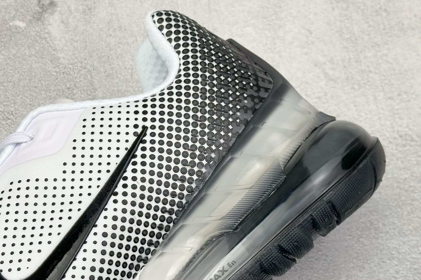 Nike Air Max Phoenix 复古子弹气垫运动跑步鞋 FZ5307-103