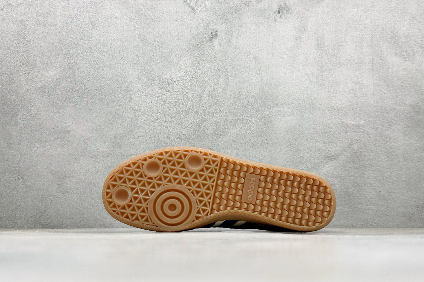 Adidas Samba 复古桑巴板鞋 IH7756-莆田鞋,莆田鞋货源,高仿鞋,高仿鞋货源,安福档口,莆田高仿鞋,莆田鞋批发,高仿鞋批发,莆田高仿运动鞋,高仿运动鞋,莆田运动鞋 Adidas Samba 复古桑巴板鞋 IH7756