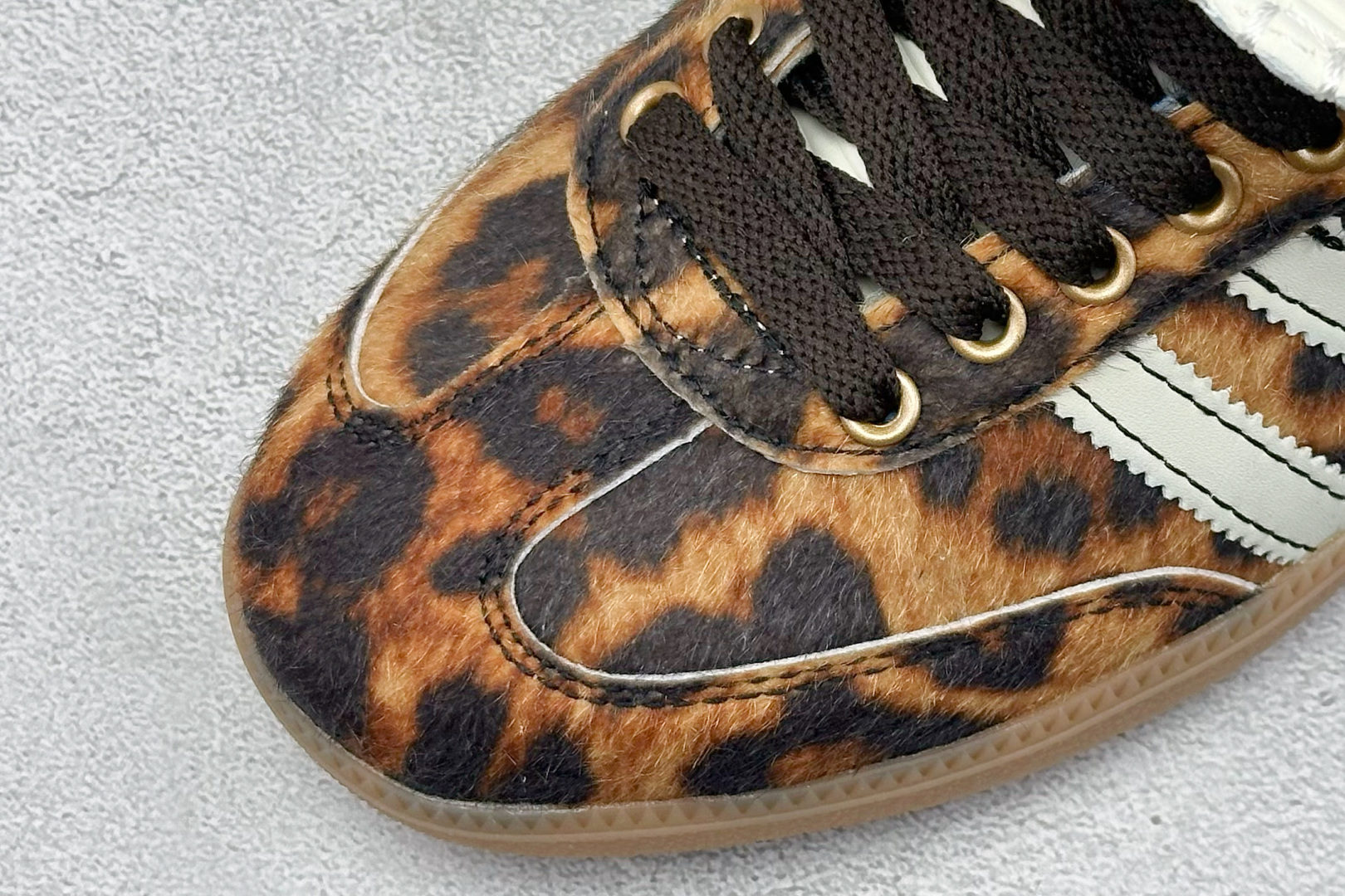 Adidas Samba 复古桑巴板鞋 IE0578-莆田鞋,莆田鞋货源,高仿鞋,高仿鞋货源,安福档口,莆田高仿鞋,莆田鞋批发,高仿鞋批发,莆田高仿运动鞋,高仿运动鞋,莆田运动鞋 Adidas Samba 复古桑巴板鞋 IE0578