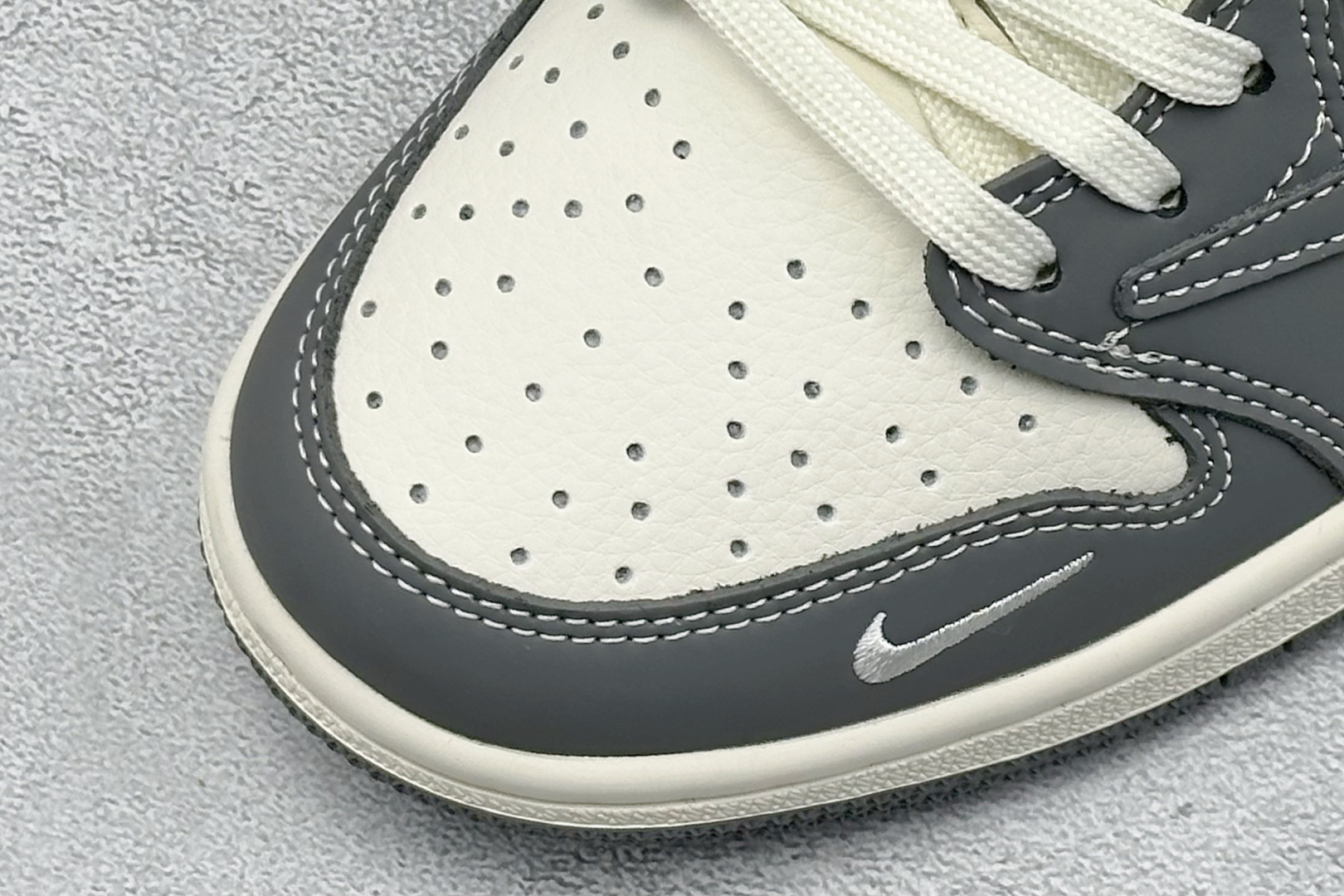 Labubu x Air Jordan 1 Low 灰白 LD2028-055-莆田鞋,莆田鞋货源,高仿鞋,高仿鞋货源,安福档口,莆田高仿鞋,莆田鞋批发,高仿鞋批发,莆田高仿运动鞋,高仿运动鞋,莆田运动鞋 Labubu x Air Jordan 1 Low 灰白 LD2028-055