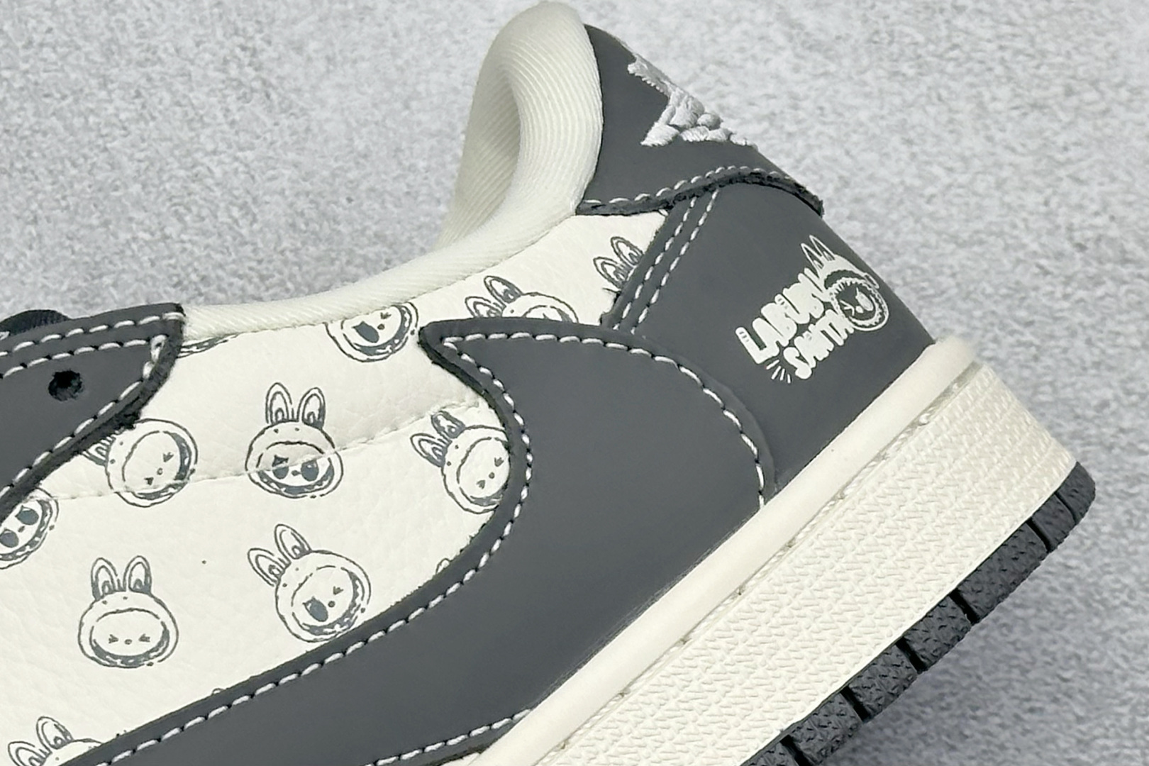 Labubu x Air Jordan 1 Low 灰白 LD2028-055-莆田鞋,莆田鞋货源,高仿鞋,高仿鞋货源,安福档口,莆田高仿鞋,莆田鞋批发,高仿鞋批发,莆田高仿运动鞋,高仿运动鞋,莆田运动鞋 Labubu x Air Jordan 1 Low 灰白 LD2028-055