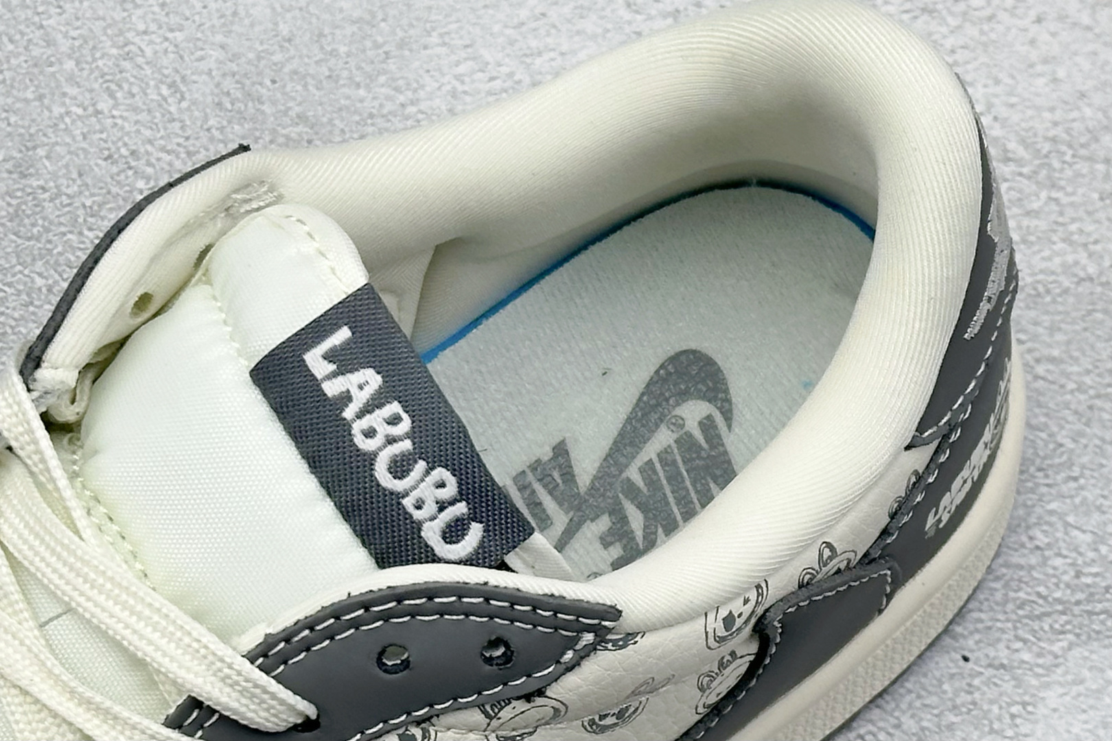 Labubu x Air Jordan 1 Low 灰白 LD2028-055-莆田鞋,莆田鞋货源,高仿鞋,高仿鞋货源,安福档口,莆田高仿鞋,莆田鞋批发,高仿鞋批发,莆田高仿运动鞋,高仿运动鞋,莆田运动鞋 Labubu x Air Jordan 1 Low 灰白 LD2028-055
