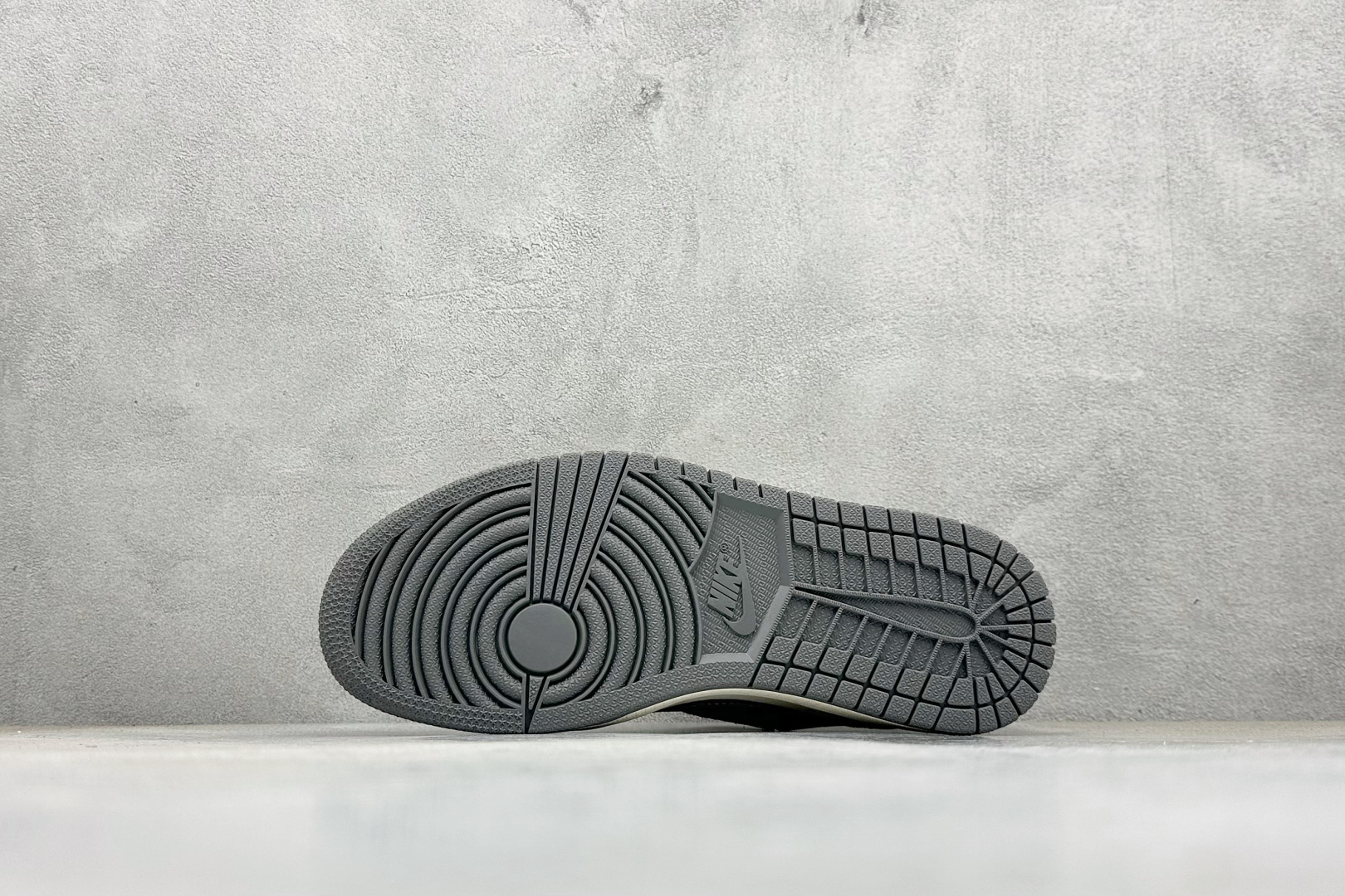 Labubu x Air Jordan 1 Low 灰白 LD2028-055-莆田鞋,莆田鞋货源,高仿鞋,高仿鞋货源,安福档口,莆田高仿鞋,莆田鞋批发,高仿鞋批发,莆田高仿运动鞋,高仿运动鞋,莆田运动鞋 Labubu x Air Jordan 1 Low 灰白 LD2028-055