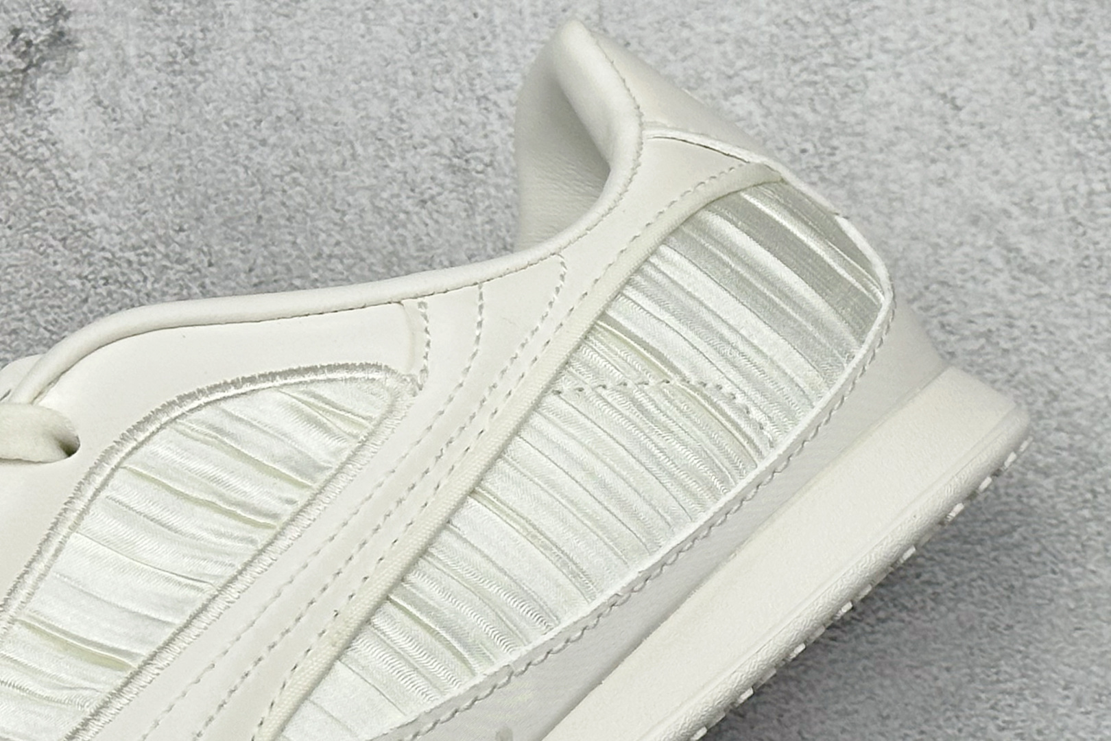 TG版PUMA Bella V2 Leather 彪马 舒适 低帮生活休闲德训薄底鞋 406092-01