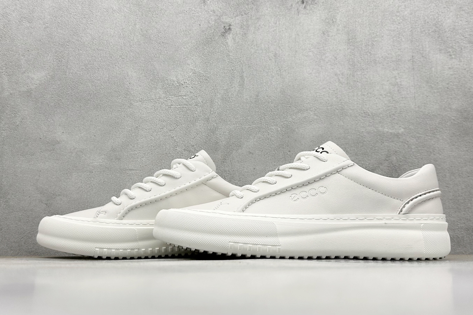 Ecco 爱步2023春季爆款 柔酷7号系列 男士百搭休闲板鞋 503198-010